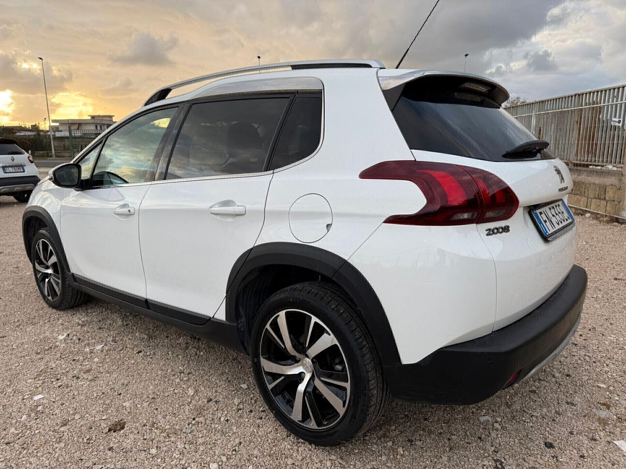 Peugeot 2008 BlueHDi 100 Black Matt