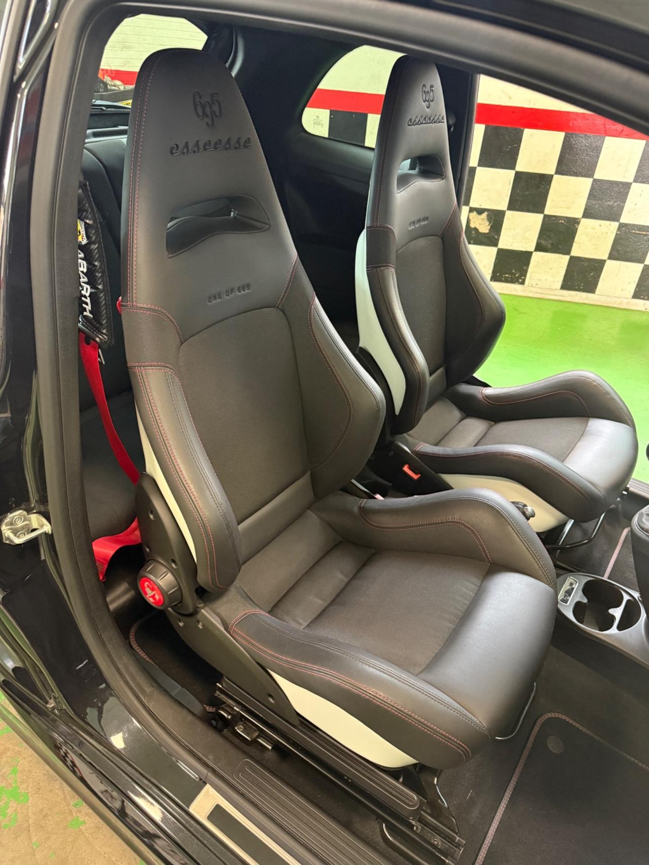 Abarth 695 1.4 Turbo T-Jet 180 CV. ESSEESSE