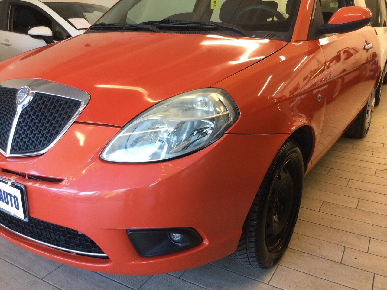 Lancia Ypsilon 1.3 MJT 75 CV Argento