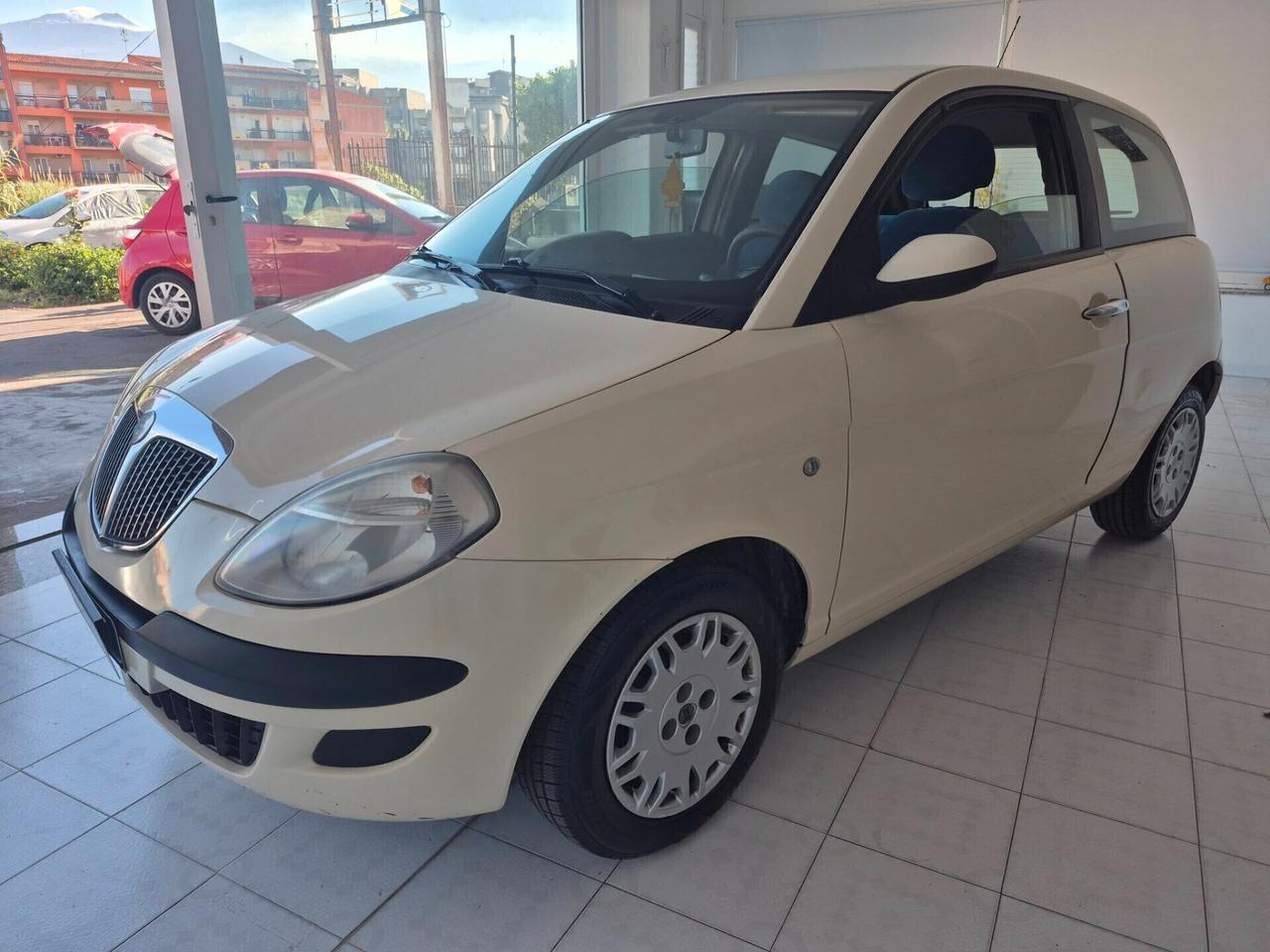 Lancia Ypsilon 1.2 Argento BASSI CONSUMI