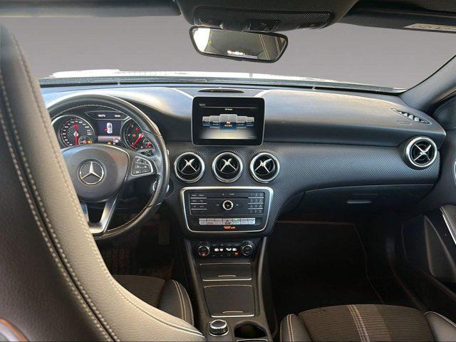 MERCEDES-BENZ A 200 D Urban 4 Matic