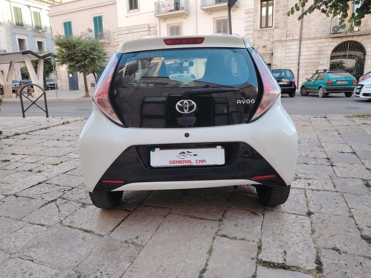 Toyota Aygo 1.0 VVT-i 69 CV 5 porte x-play TSS