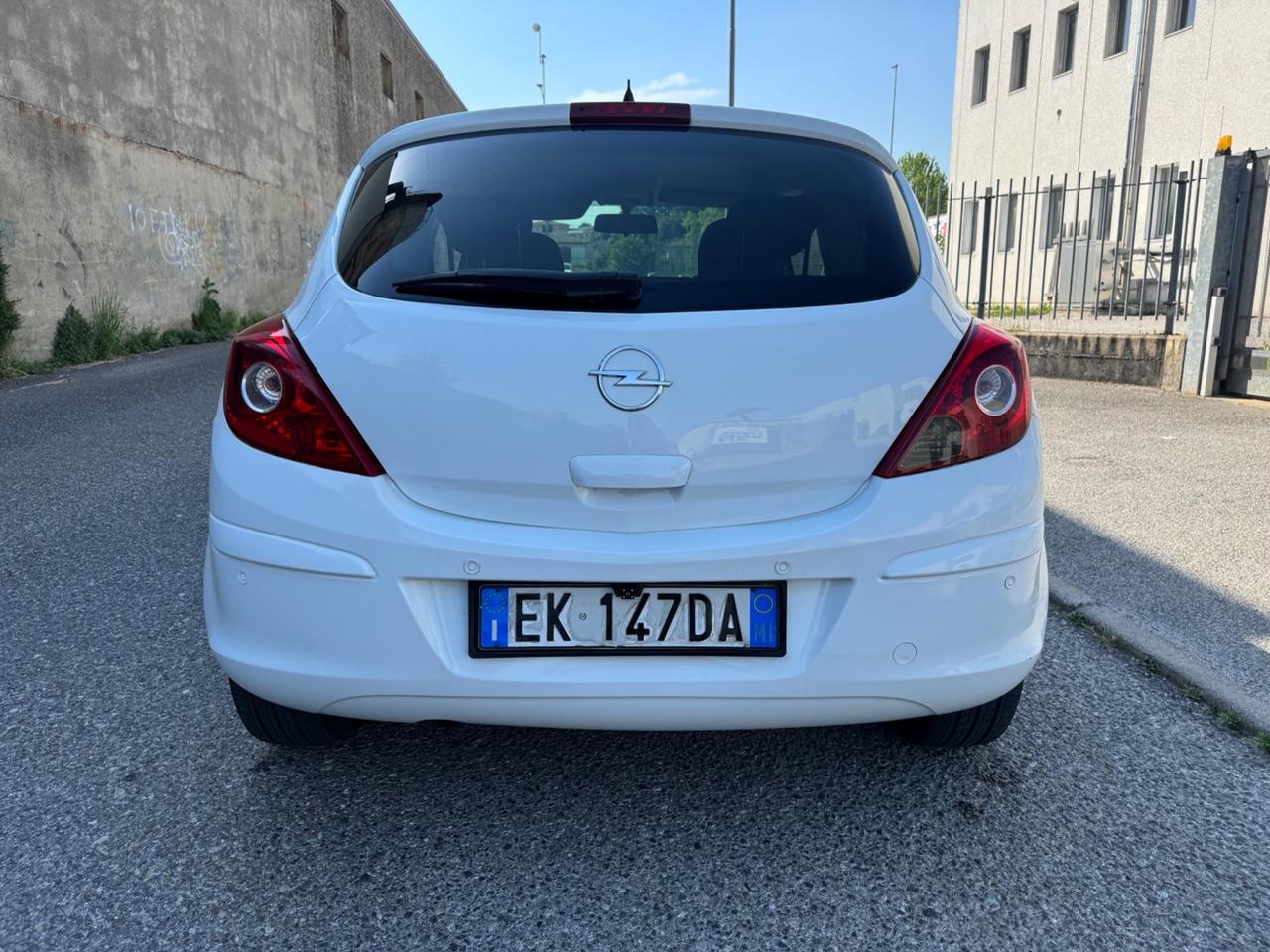 Opel Corsa Benzina e Gpl idonea ai Neopatentati