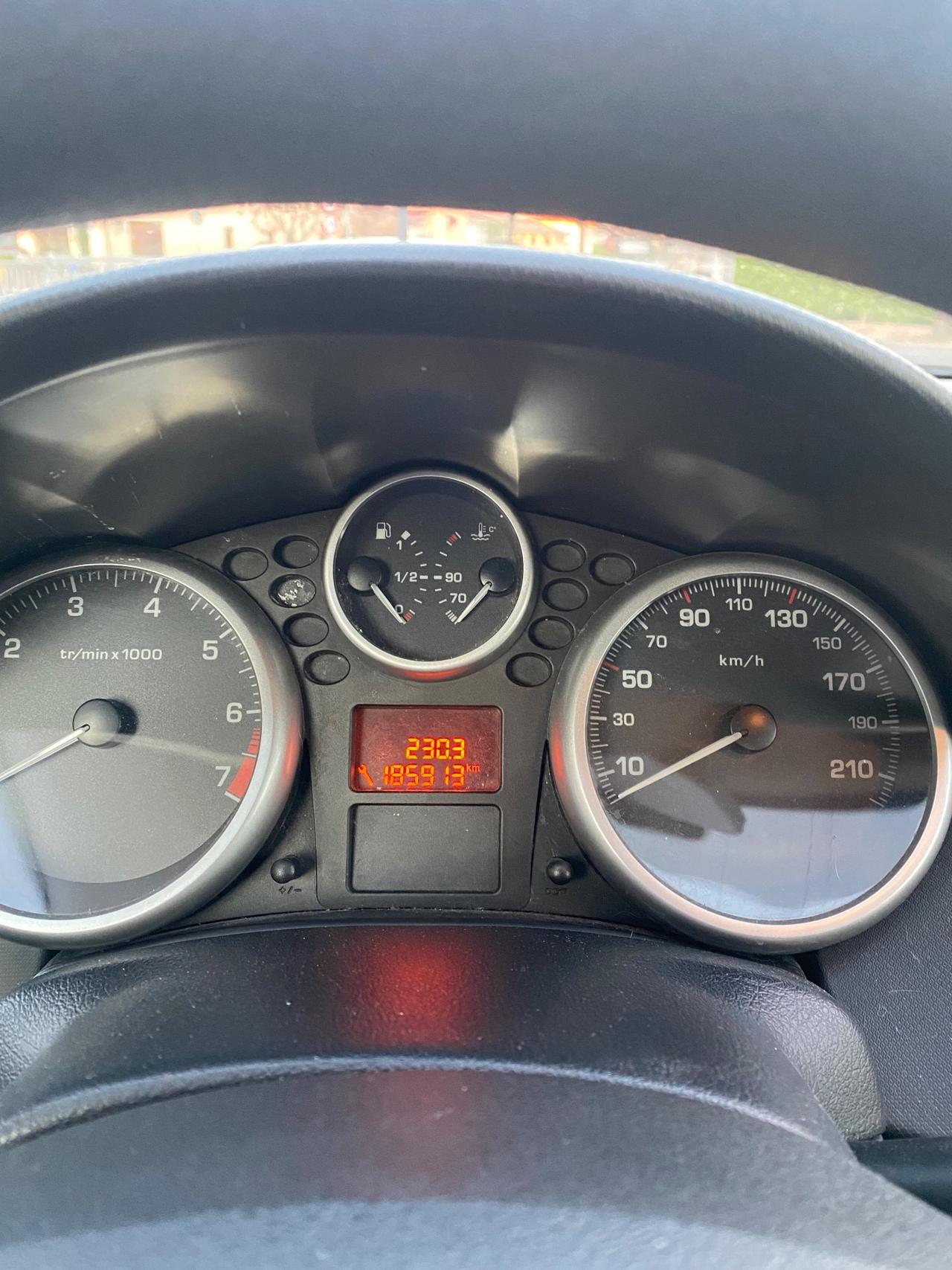 Peugeot 207 1.4 8V 75CV 3p. ONE Line