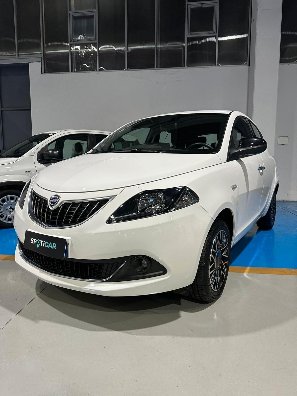 Lancia Ypsilon 1.0 FireFly 5 porte S&S Hybrid Platino
