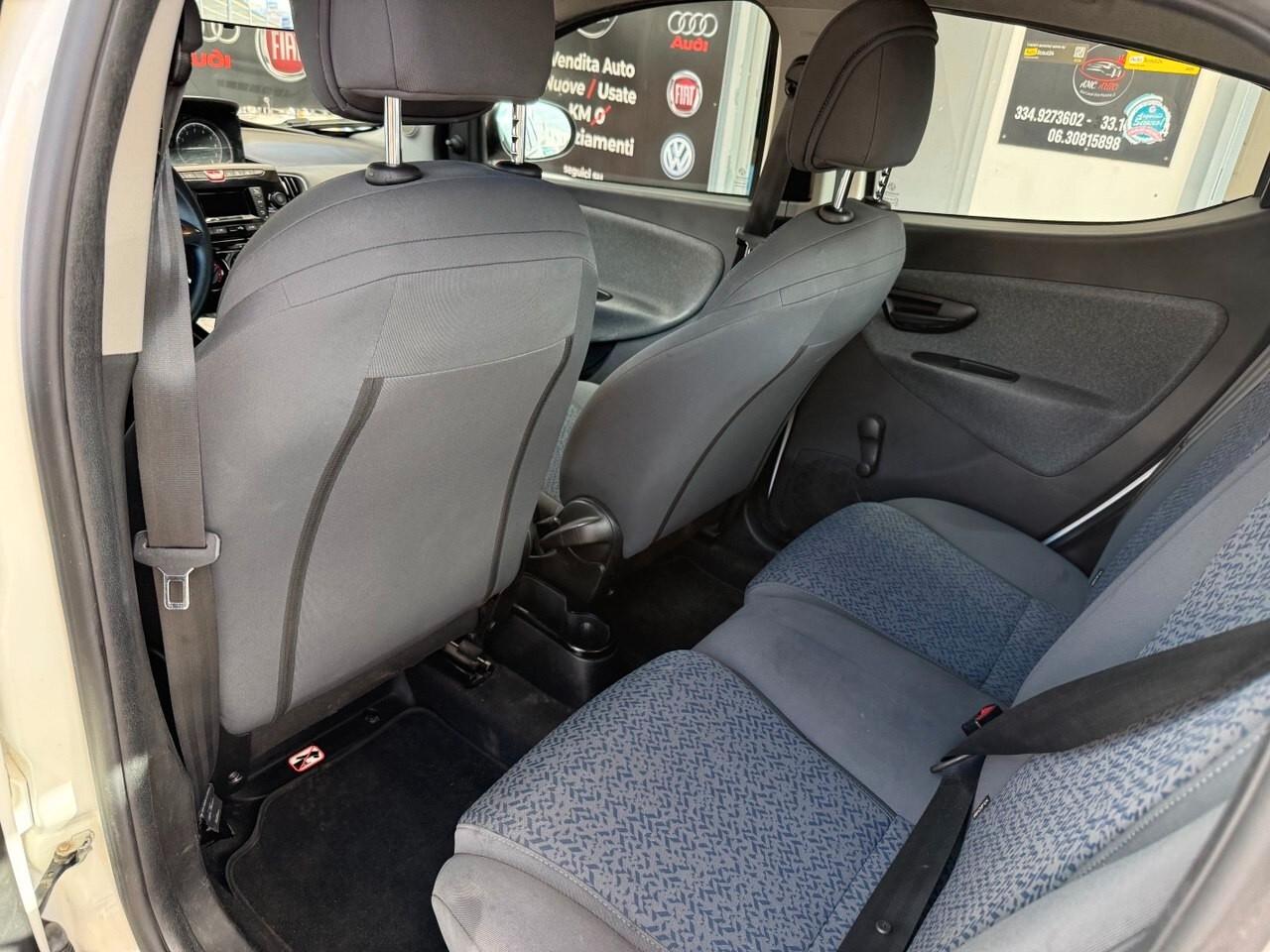 Lancia Ypsilon 1.0 FireFly 5 porte S&S Hybrid Ecochic Silver - AZIENDALE NEOPATENTATI