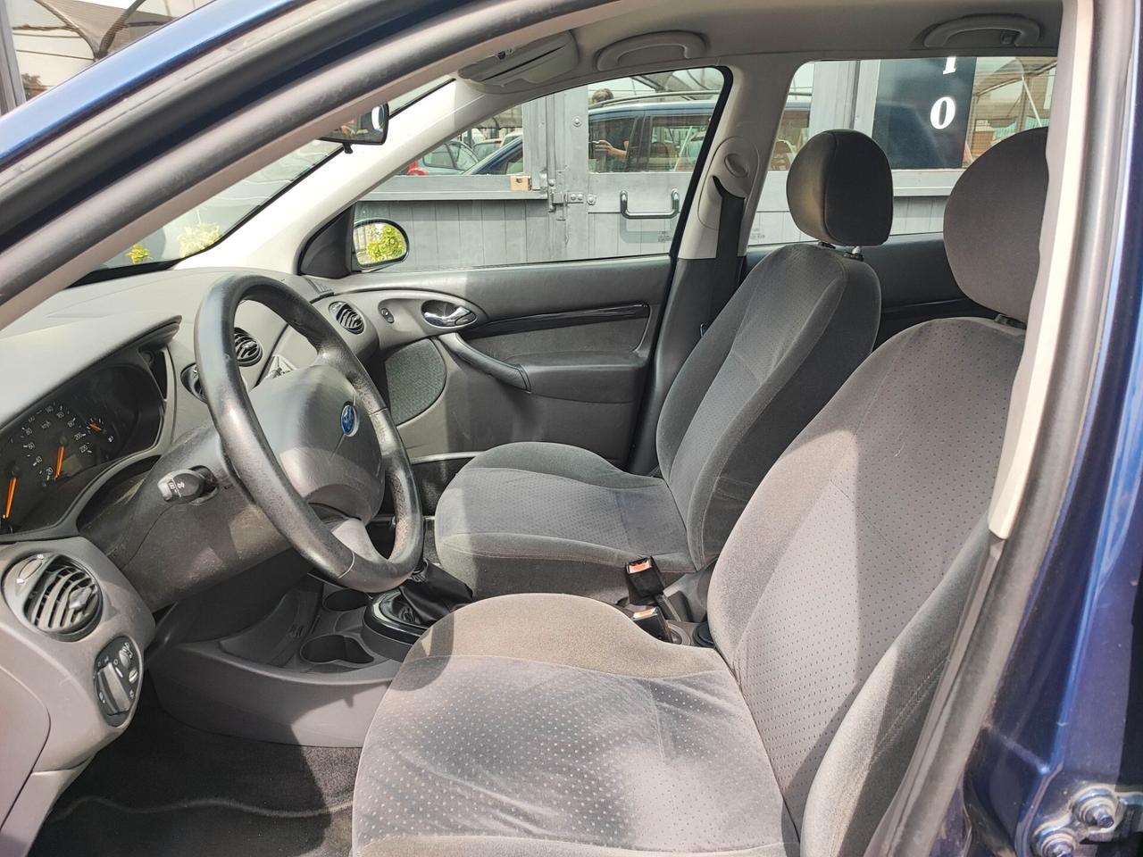 Ford Focus 1.8 Ghia uni-pro