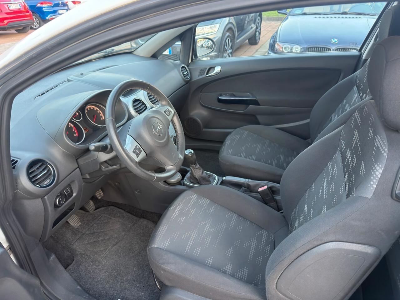 Opel Corsa 1.2 3 porte b-color