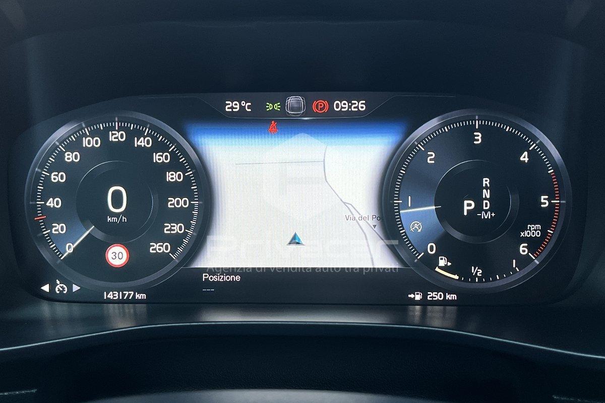 VOLVO XC40 D3 AWD Geartronic Momentum