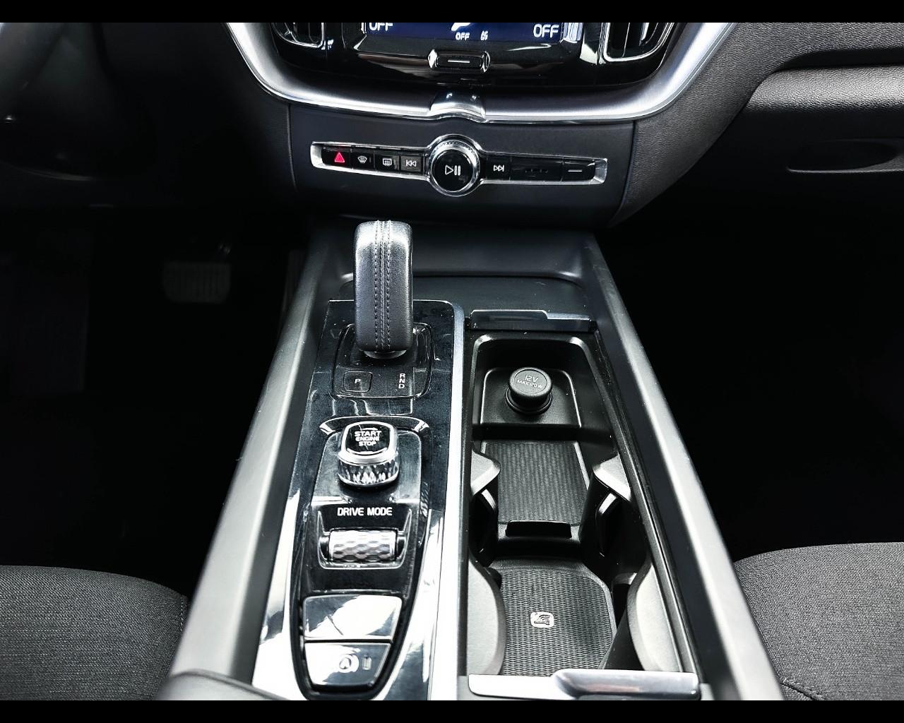VOLVO XC60 B4 (d) AWD Geartronic Momentum Pro