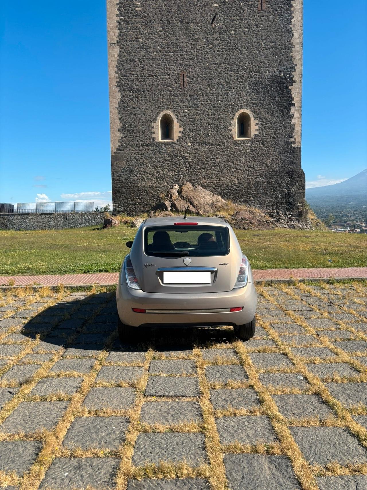 Lancia Ypsilon 1.3 MJT 75 CV Oro