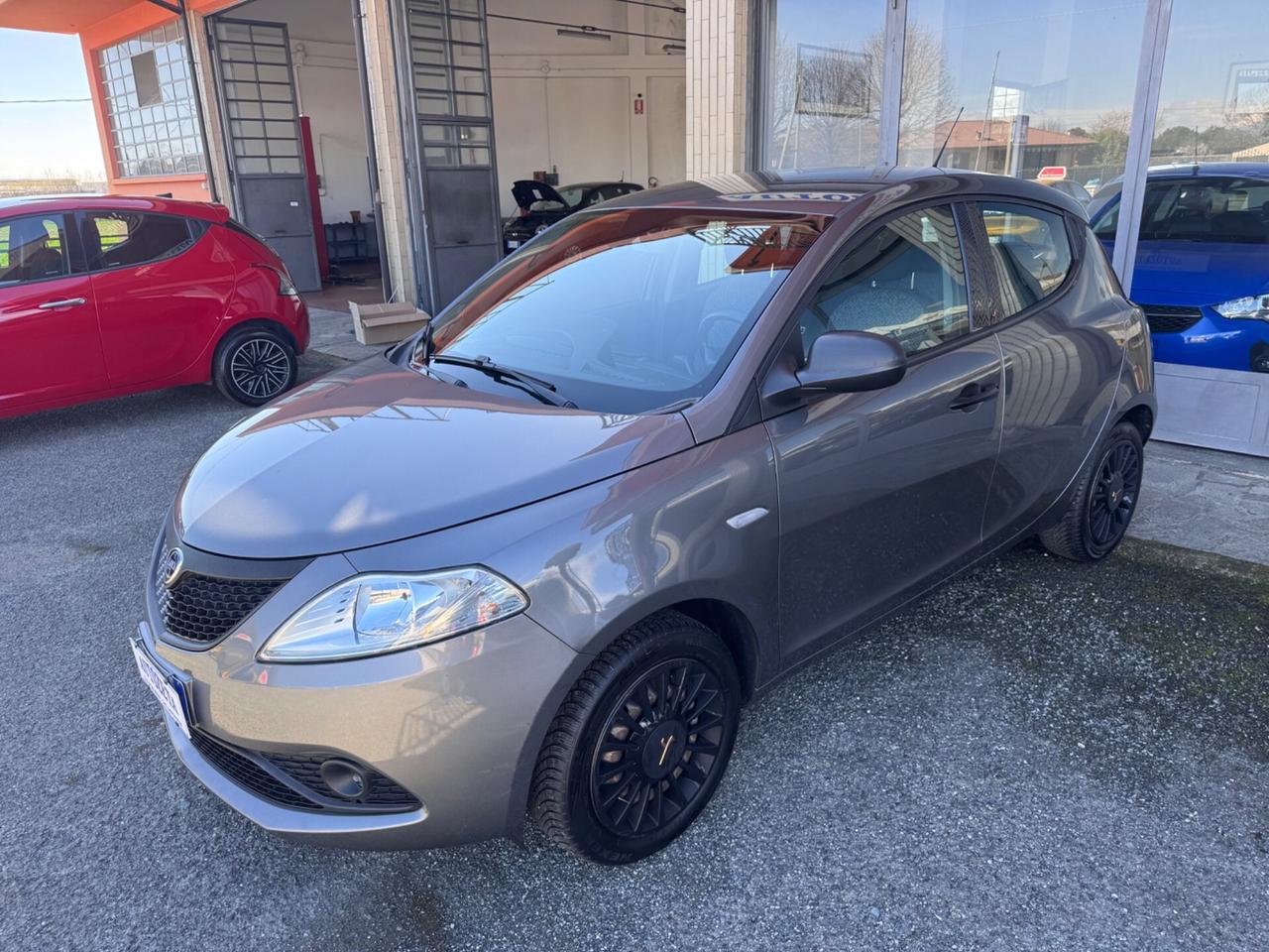 Lancia Ypsilon 1.2 69 CV 5 Black and Noir