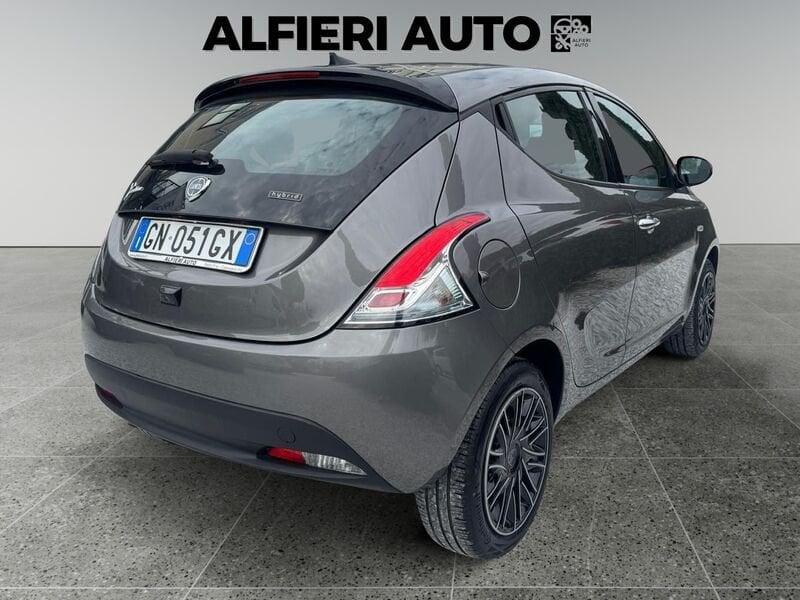 Lancia Ypsilon 1.0 FireFly Hybrid 70cv MT6 Gold