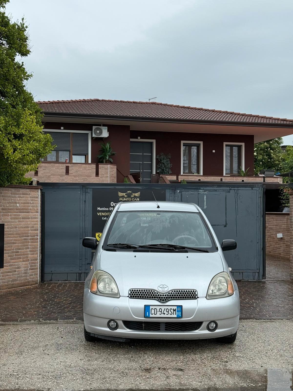 Toyota Yaris 1.0i 16V cat 5 porte Sol '03
