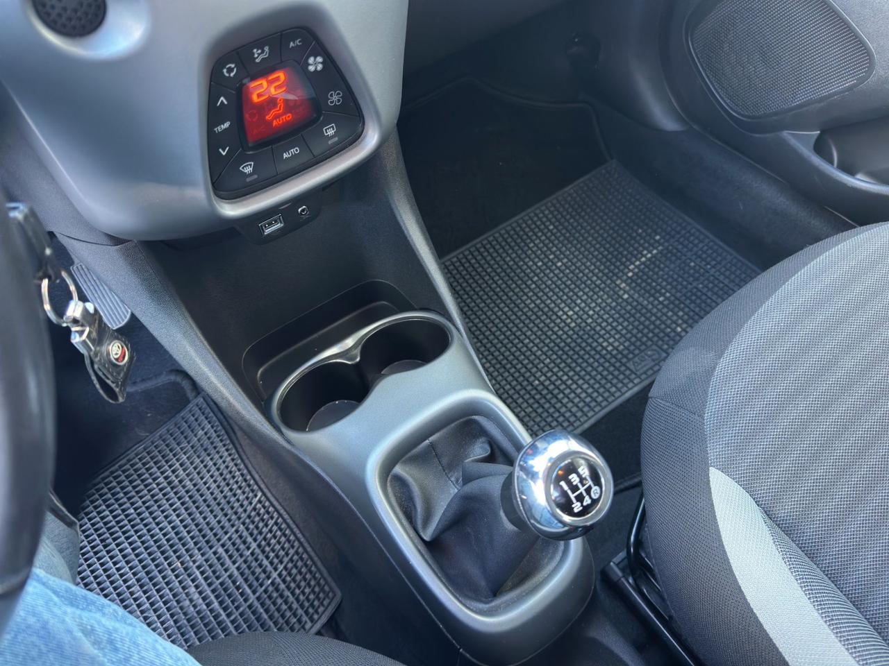 Toyota Aygo 5p 1.0 x-play 72cv