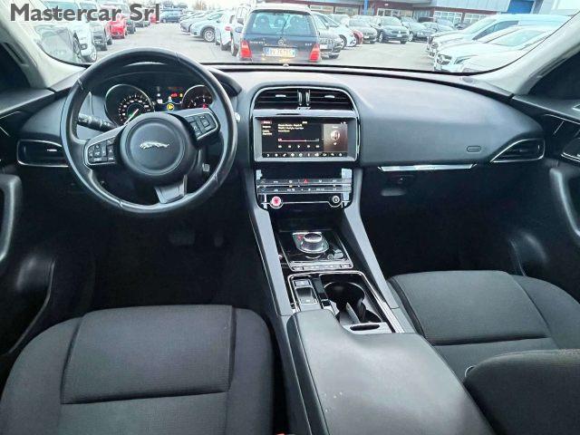 JAGUAR F-Pace 2.0d i4 Pure 180cv auto my20 - GB099HA