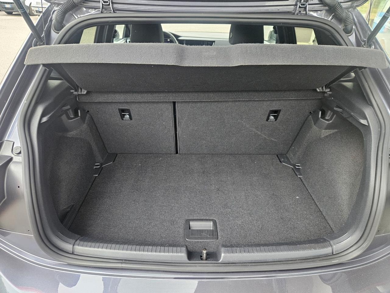 Volkswagen Polo 1.0 TSI DSG R-Line