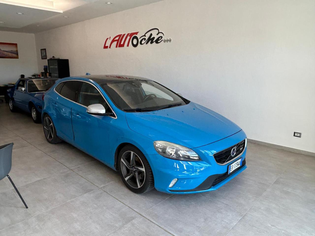 Volvo V40 T3 R-design