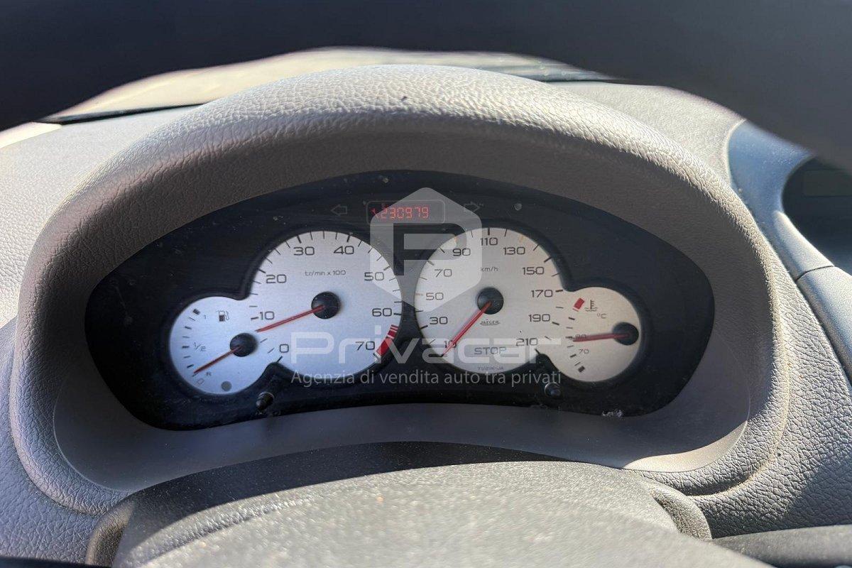 PEUGEOT 206 1.1 5p. XT
