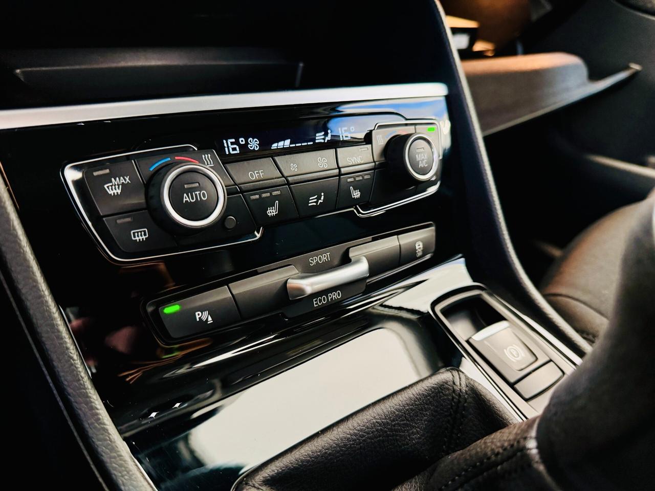 BMW 216d Active Tourer Sport / LED