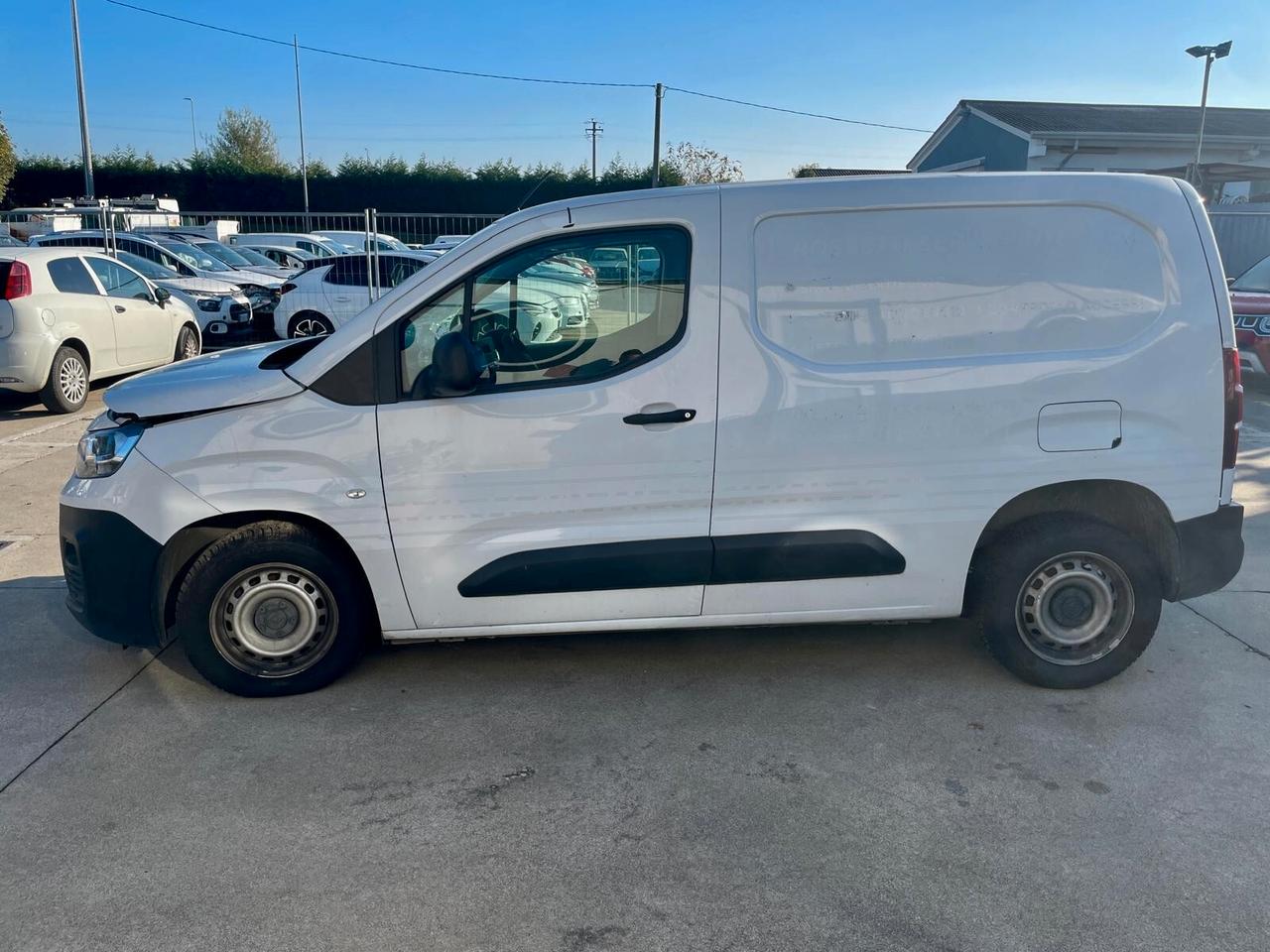 FIAT van DOBLO 1.5 BLUE HDi 100CV ** VEICOLO SINISTRATO MARCIANTE VA IN MOTO***