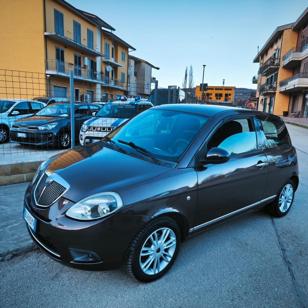Lancia Ypsilon 1.2 69 CV Unyca
