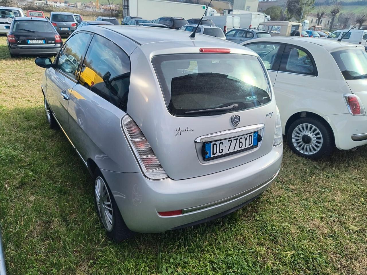 Lancia Ypsilon 1.3 MJT 75 CV Argento