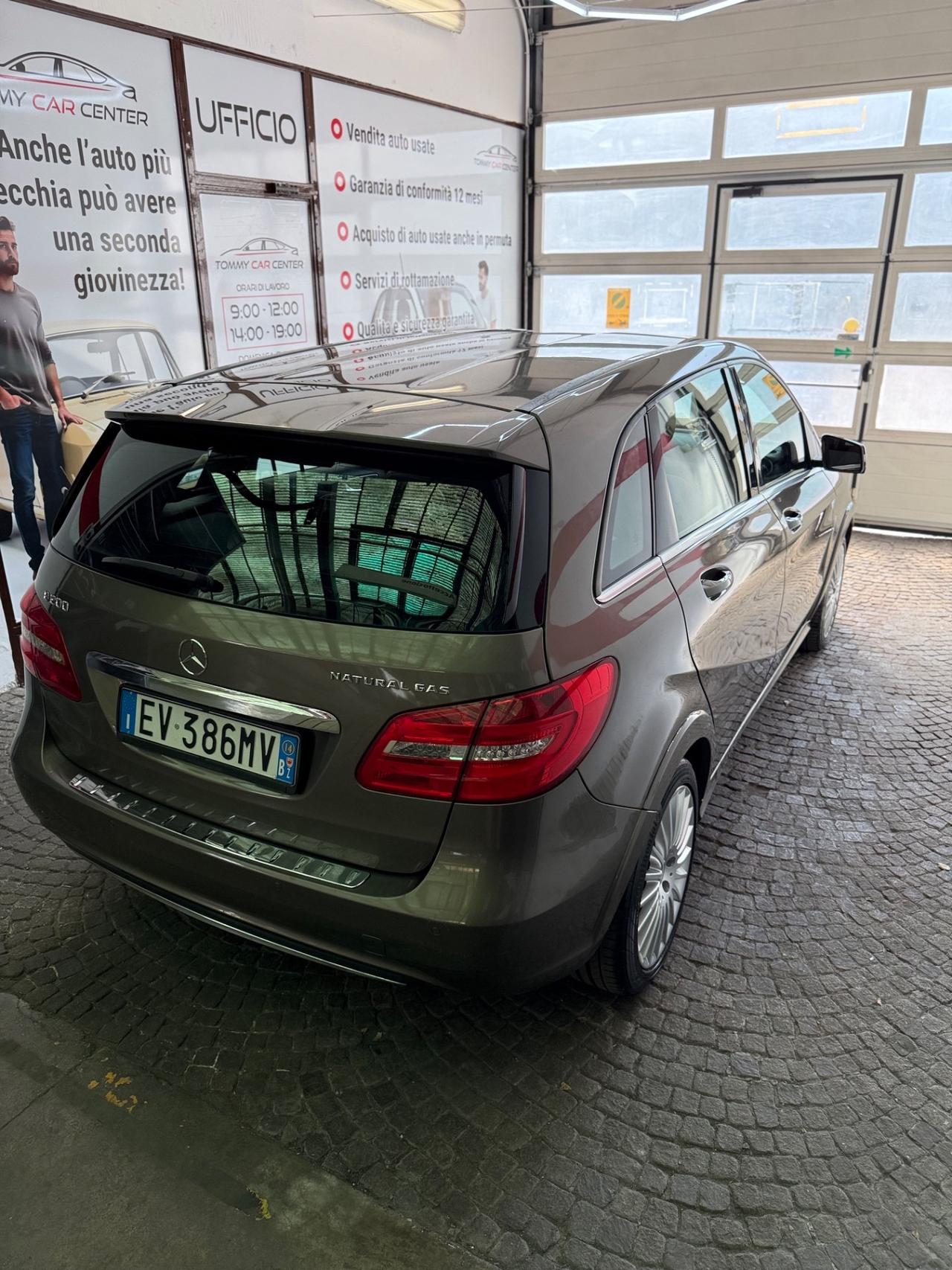 Mercedes-benz B 200 NGD Premium