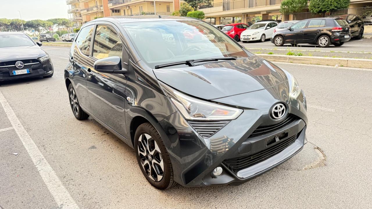 Toyota Aygo Connect 1.0 VVT-i 72 CV 5 porte x-play LED NAVI KAMERA PDC CERCHI 16 BLUETOOTH
