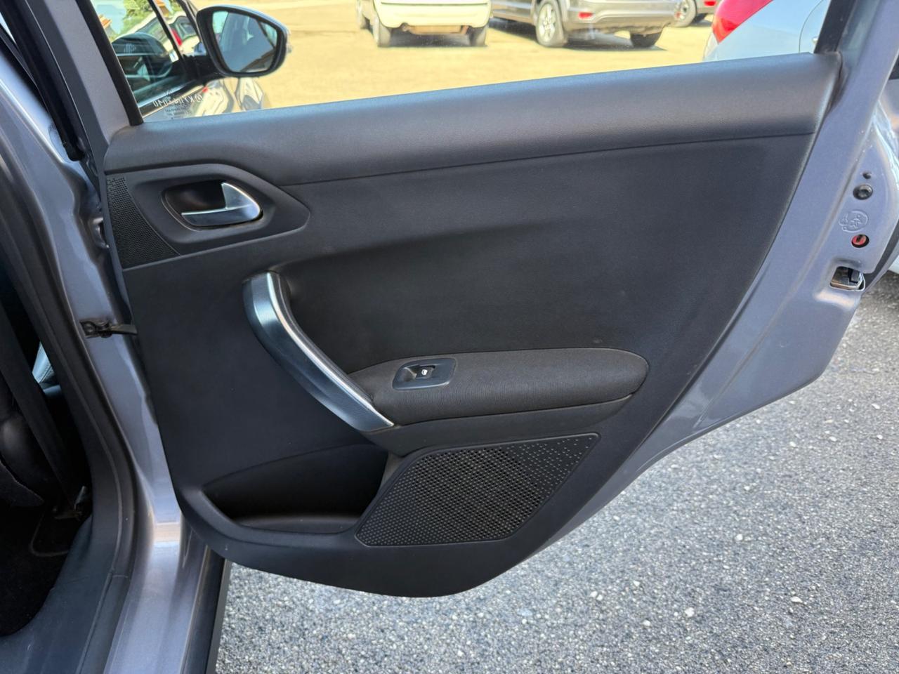 Peugeot 2008 BlueHDi 100 S&S Black Matt