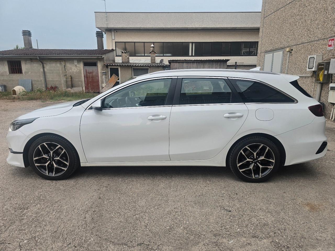 Kia Ceed Sportswagon 1.6 CRDi 136 CV MHEV DCT SW Business