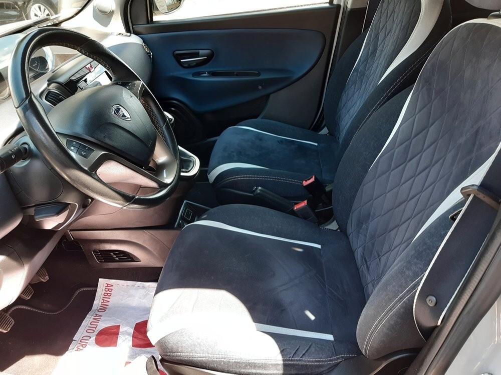 Lancia Ypsilon 0.9 TwinAir 85 CV 5 porte Metano Ecochic PLATINUM