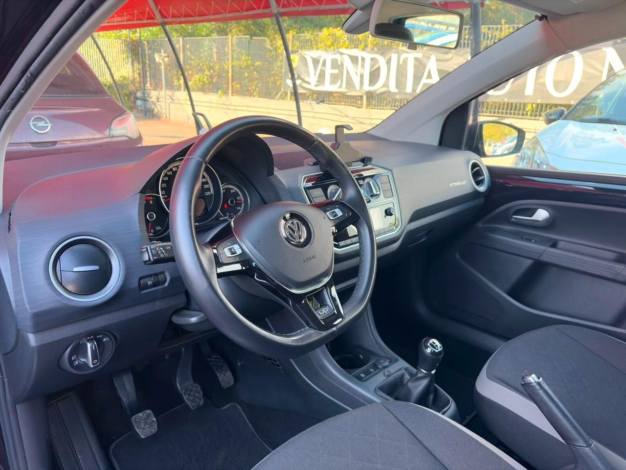 Volkswagen up! 1.0 75 CV 5p. cross BlueMotion Technology