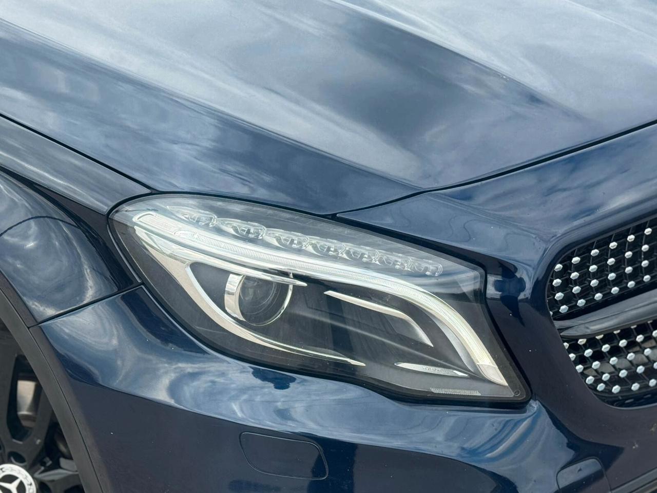 Mercedes-Benz GLA 200d SPORT AUTOMRETROCAMCARPLAY
