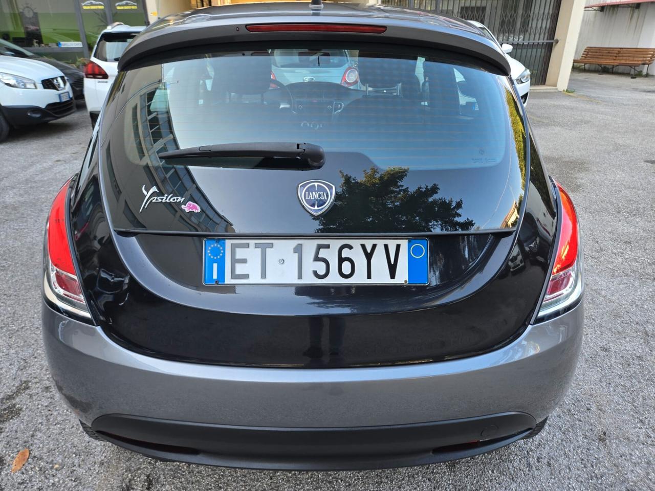 Lancia Ypsilon 0.9 TwinAir 85 CV 5 porte Metano Ecochic Elefantino Neopatentati