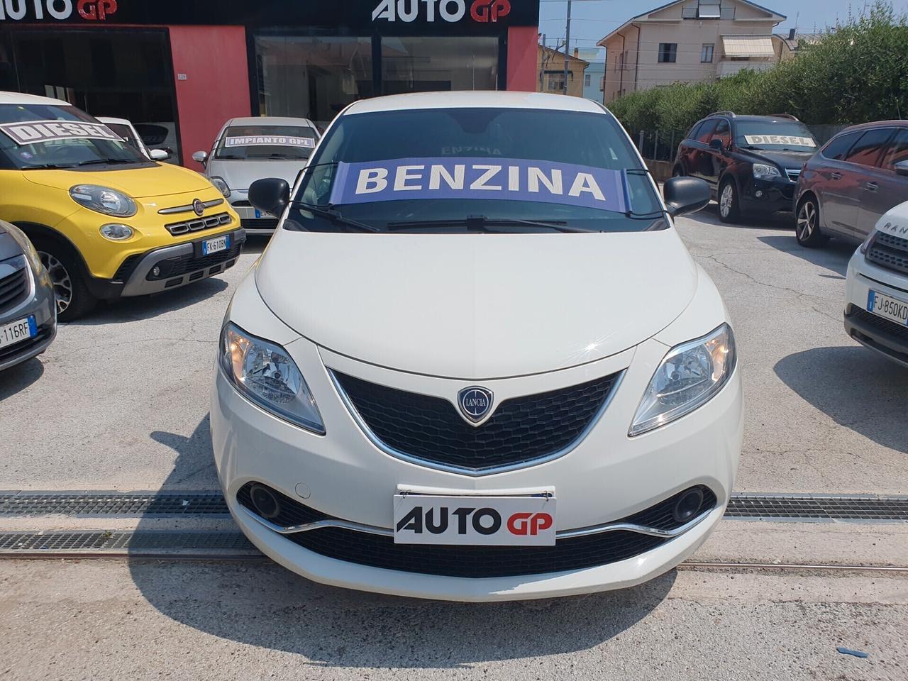Lancia Ypsilon 1.2 69 CV 5 porte Neopatentati 2016