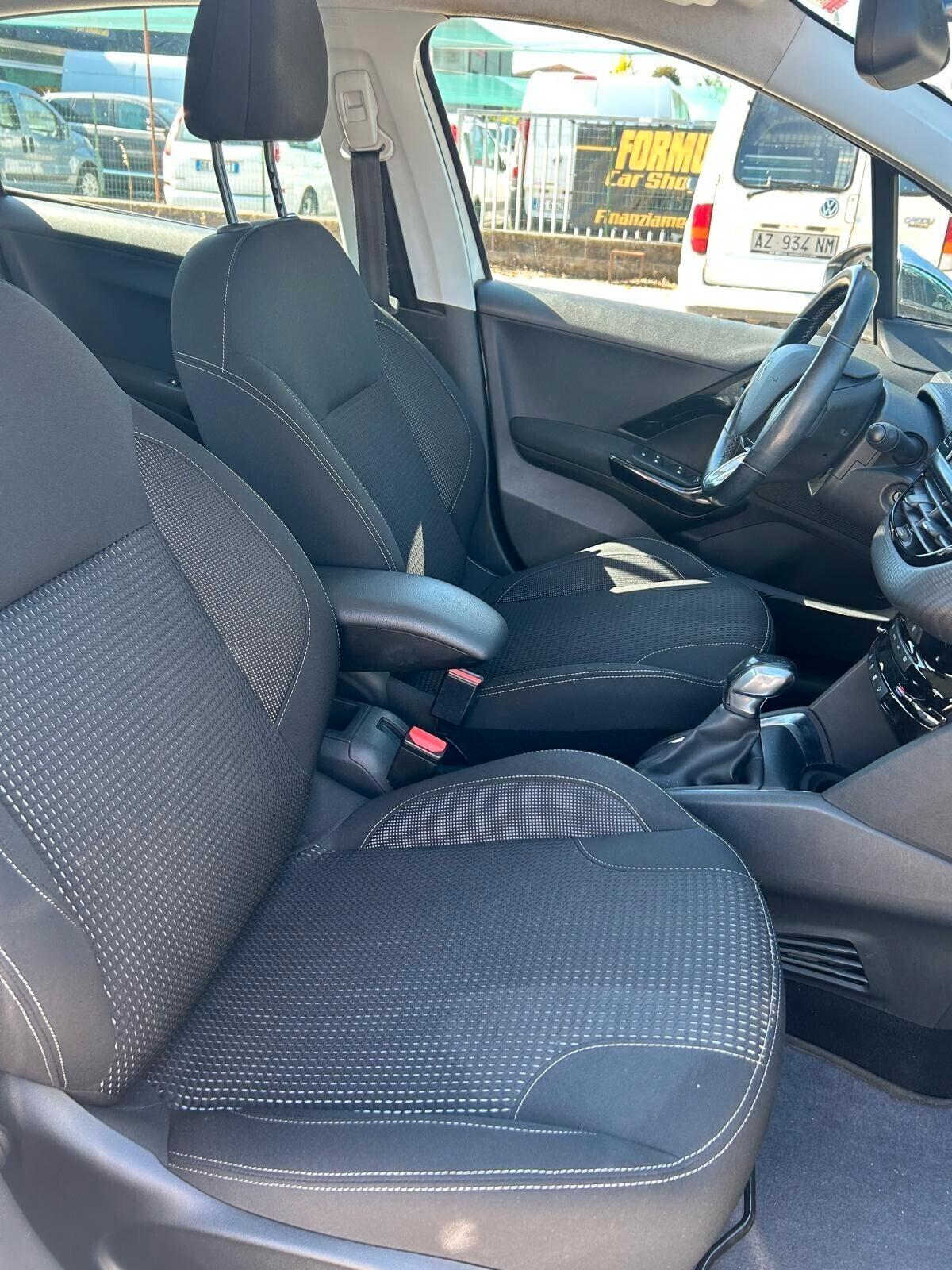 Peugeot 208 PureTech 82 5 porte Allure ok neo patentati