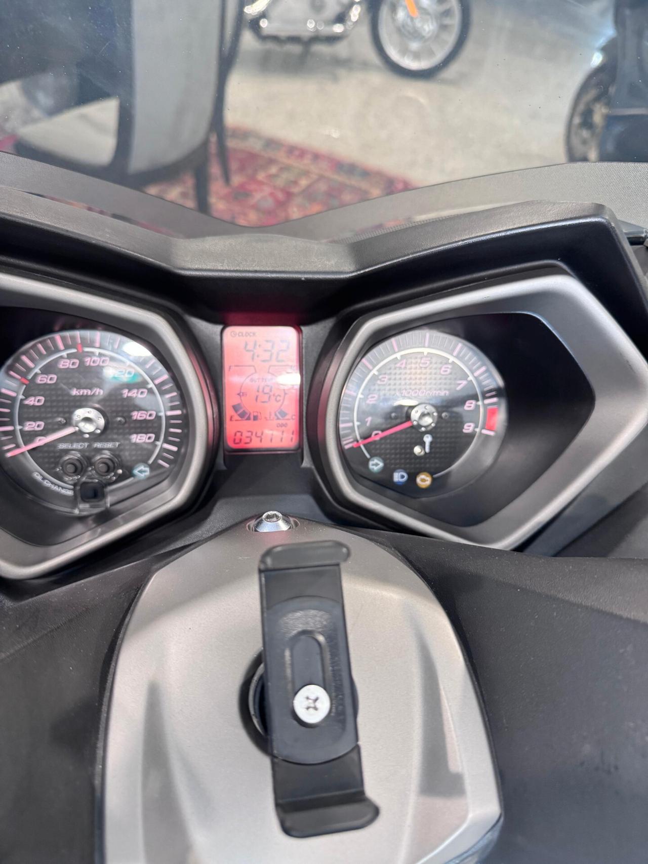 Yamaha X-Max 400