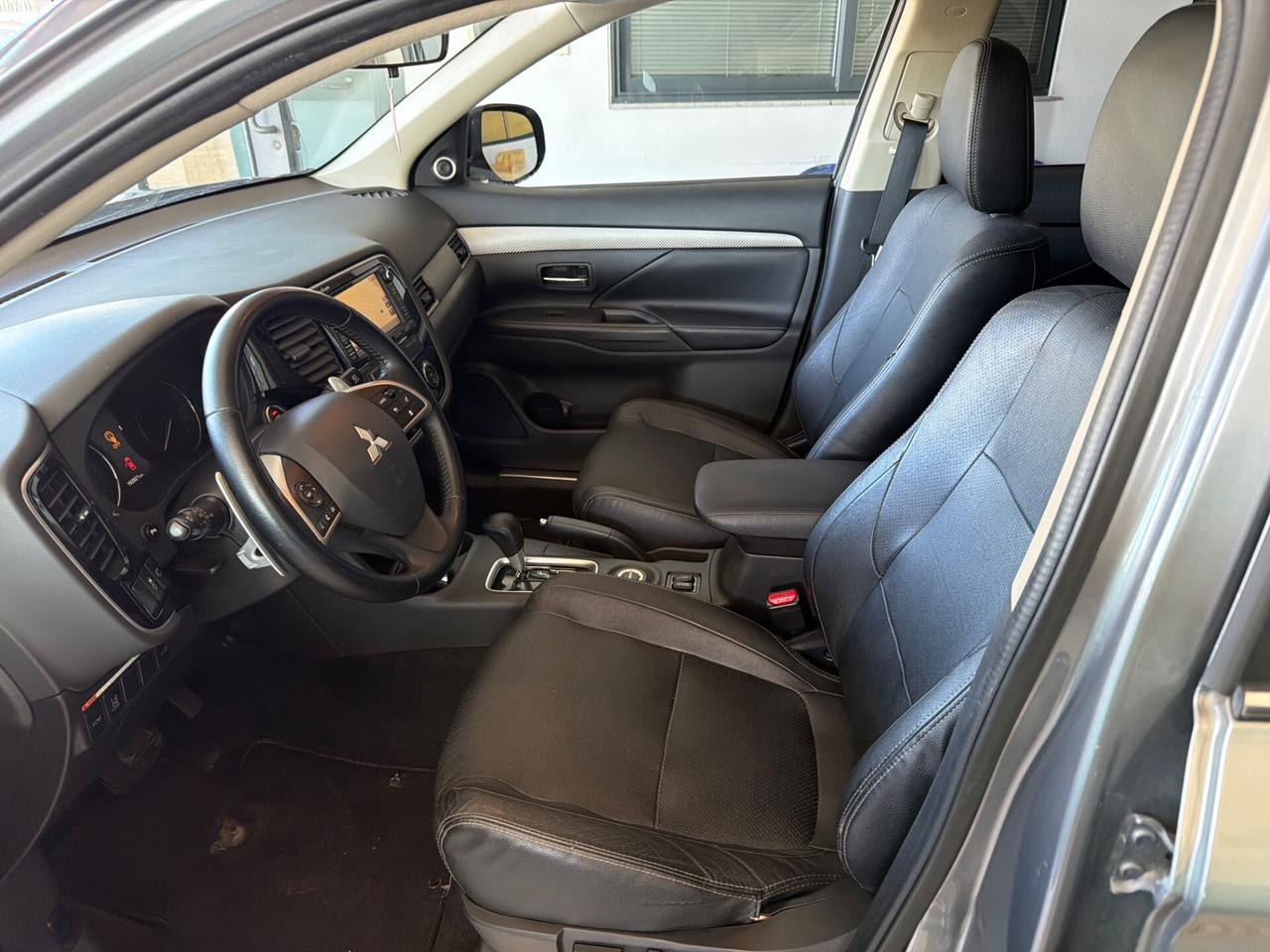 Mitsubishi Outlander 2.2 DI-D 4WD Instyle 7p. Con Tetto apribile
