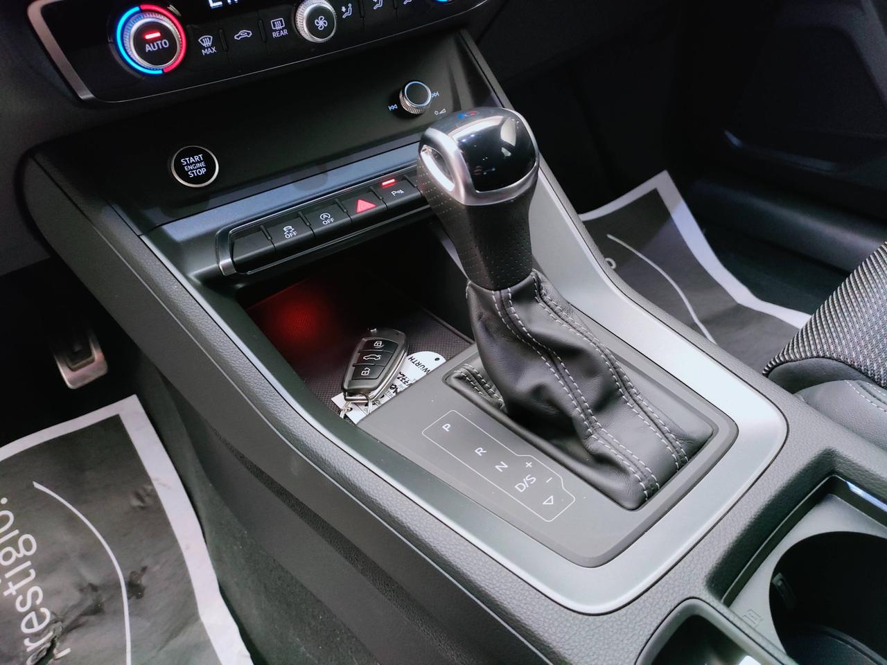 AUDI Q3 II 2018 - Q3 35 2.0 tdi Identity Black s-tronic