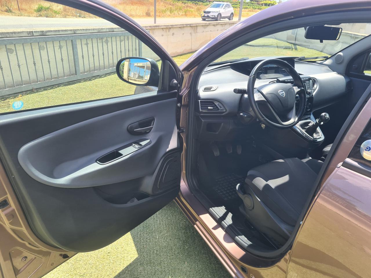 Lancia Ypsilon 1.2 69 CV 5 porte GPL Ecochic Gold 2016