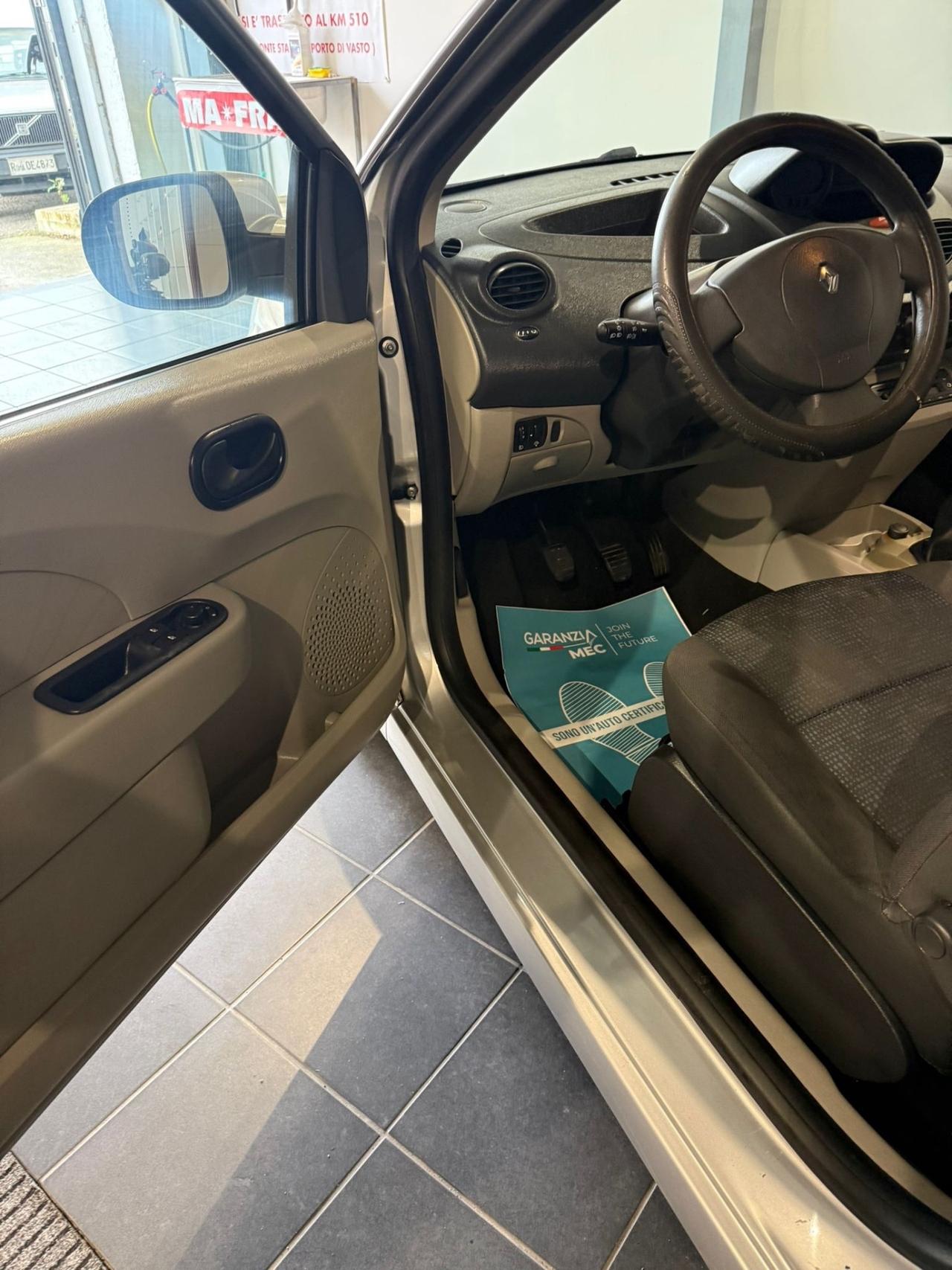 Renault Twingo 1.2 -BENZINA-NEOPATENTATI