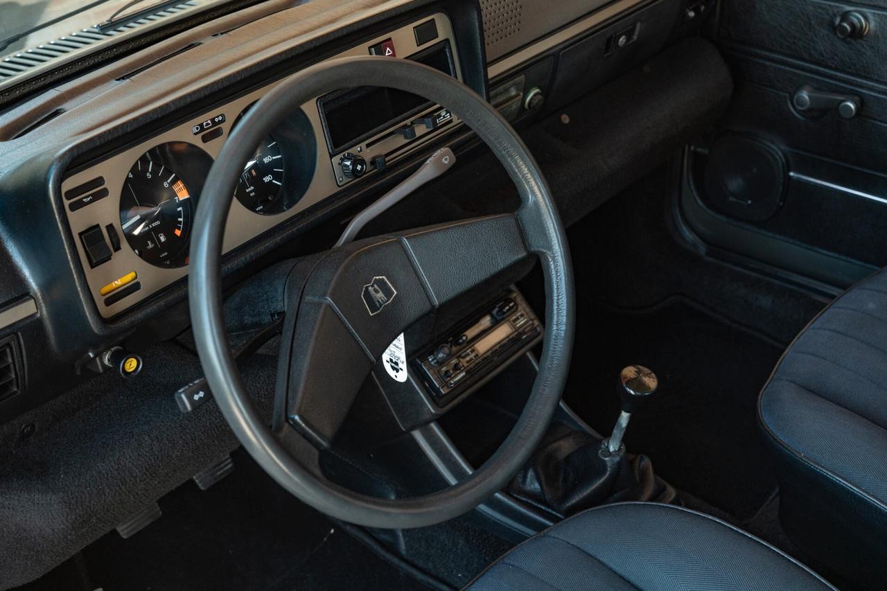 Volkswagen Golf MK1 CABRIOLET - VOL00073