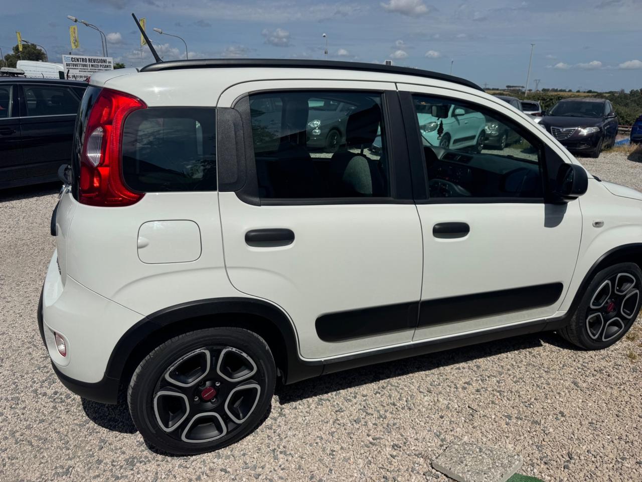 Fiat Panda 1.0 Hybrid City Cross SENZA VINCOLI DI FINANZIAMENTO