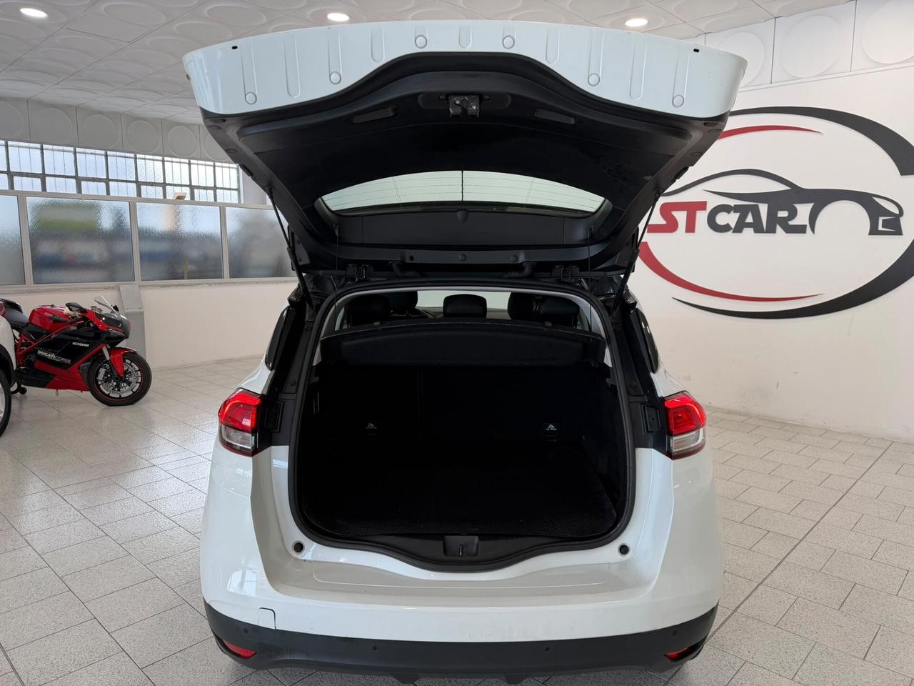 Renault Scénic TCe 140 CV EDC FAP Intens