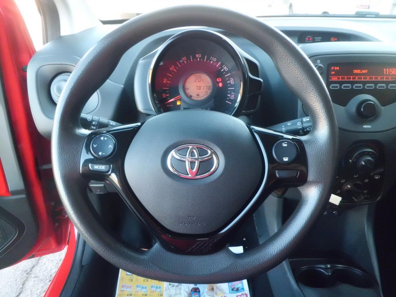 Toyota Aygo Connect 1.0 VVT-i 72 CV 5 porte x-clusiv red style MMT