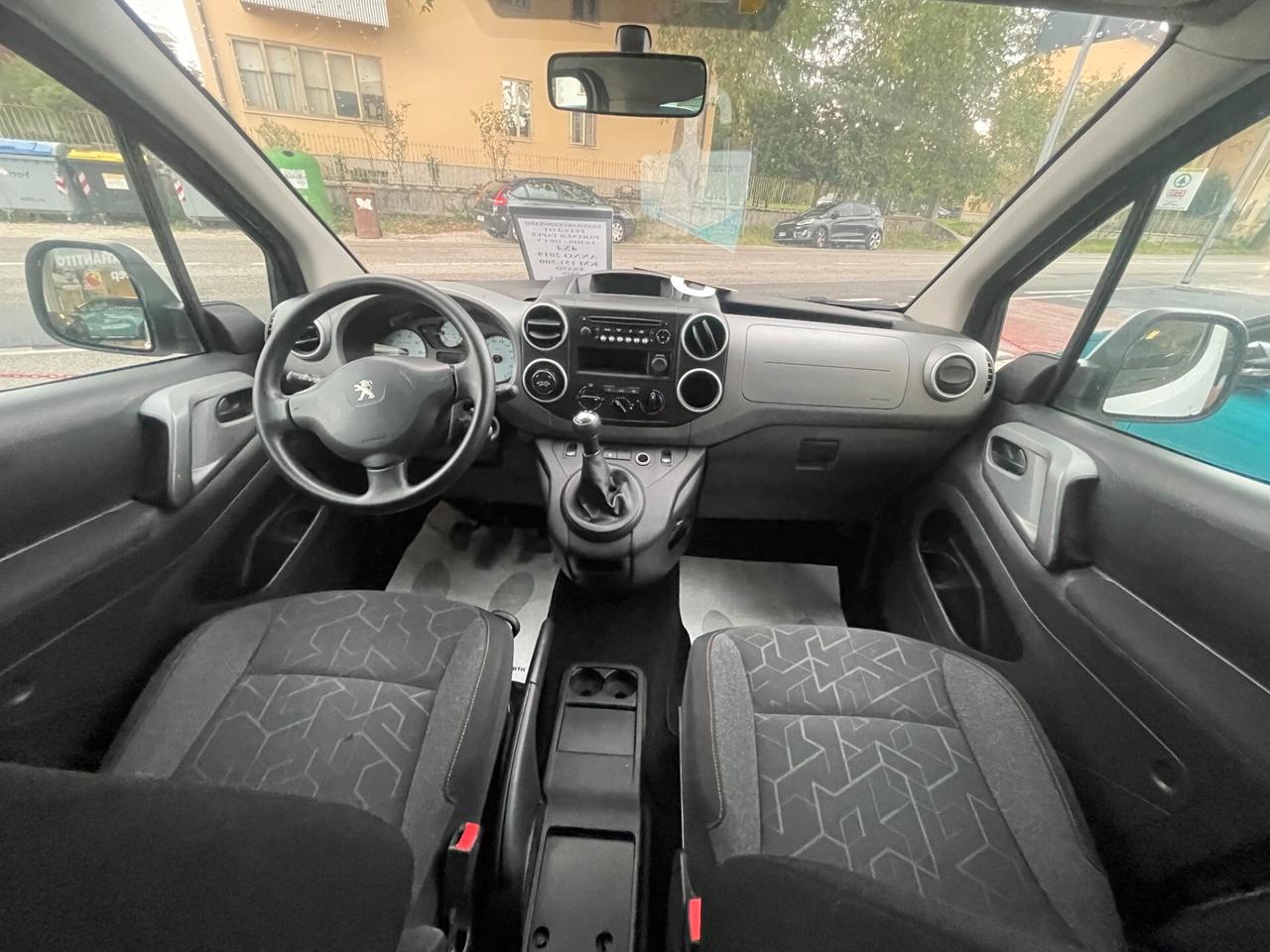 Peugeot Partner Tepee BlueHDi 100 4x4 Outdoor Traction Control