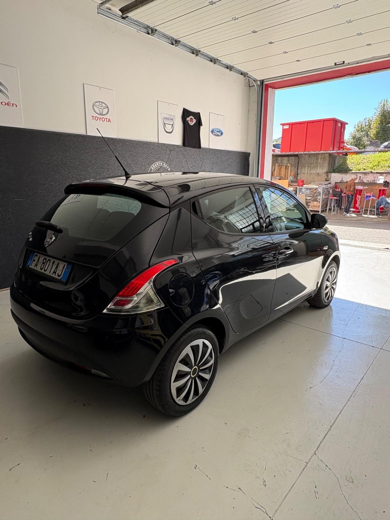 Lancia Ypsilon 1.2 69 CV 5 porte Elefantino