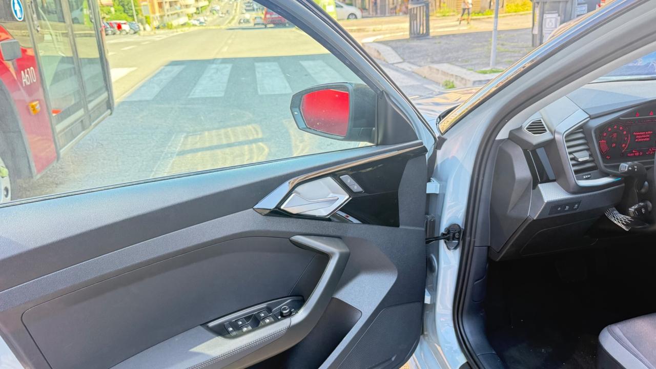Audi A1 SPB 30 TFSI S tronic line edition LED NAVI KAMERA CERCHI 17 PDC BLUETOOTH NUOVA