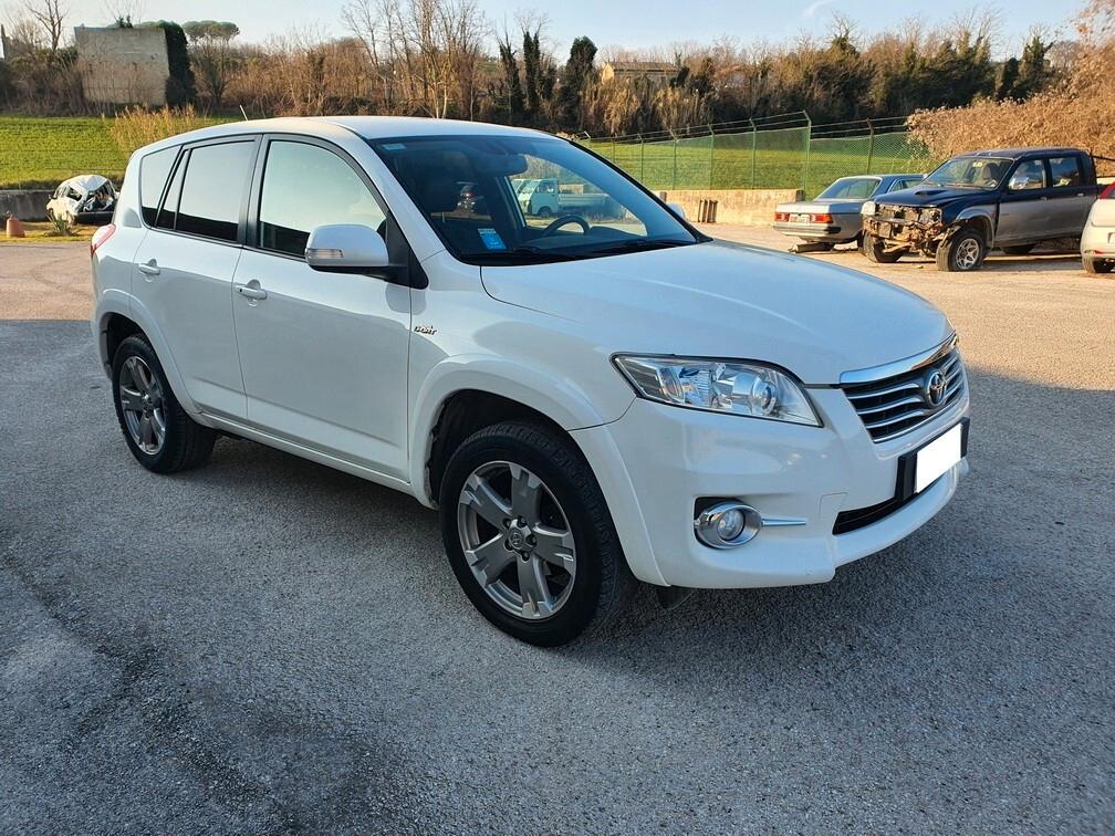 Toyota RAV4 2.2 D4D 150CV 4WD 5p. Luxury